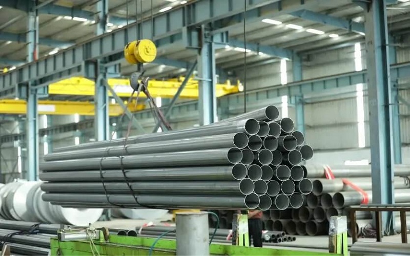 How are the stainless steel pipe producers in Oman innovating sustainably?